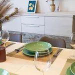 Ok10 - Spacious & Modern 3 Bed In *