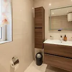 Ok10 - Spacious & Modern 3 Bed In *